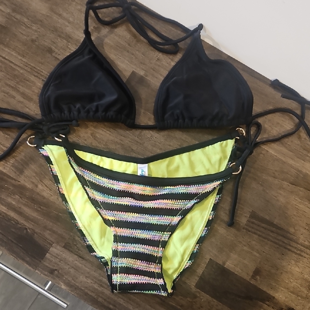 La Vie En Rose Black and Green Bikini Set